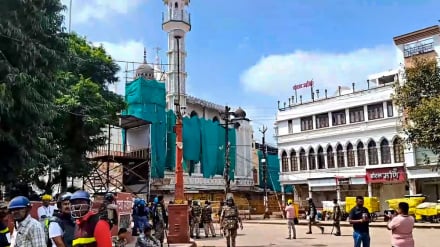 ভারতের উজ্জয়িনীতে মসজিদ অপসারণ ঘিরে সংঘর্ষ, পুলিশের টিয়ার গ্যাস