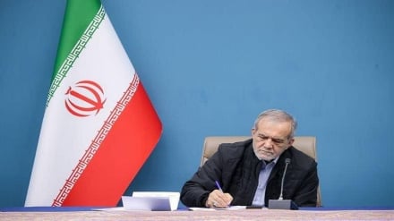 پزشکیان: شعر فارسی آیینه روح ایرانی است