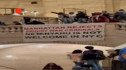 New York'ta metro istasyonunda Netanyahu'nun ziyaretine karşı pankart