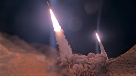 משמרות המהפכה הודיעו על תקיפת נושאת מטוסים ומשחתת של צבא ארה
