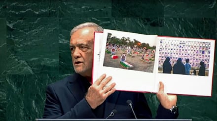 د ایران ولسمشر د نړۍ مشرانو او چارواکو ته د د مرستې په نوم کتاب ډالۍ کړ
