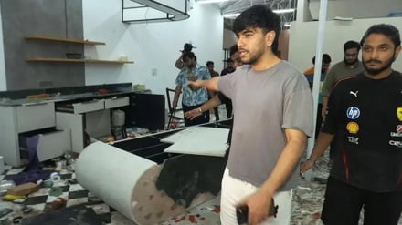 তছনছ সালমান মুক্তাদিরের স্টুডিও: চাঁদাবাজির অভিযোগ, নাকি জমি দখলের লড়াই?