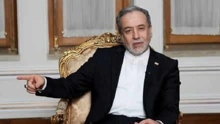 عراقچي: امریکايي سناتوران غواړي له ناورین‌اړونکو ماتو د وتلو لار ومومي