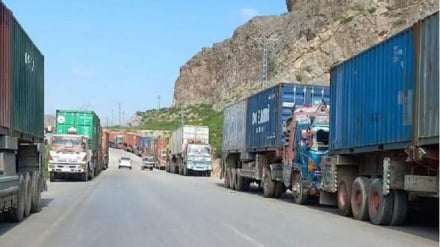 تجارت افغانستان و پاکستان در یک سال ۷۴ درصد سقوط کرد