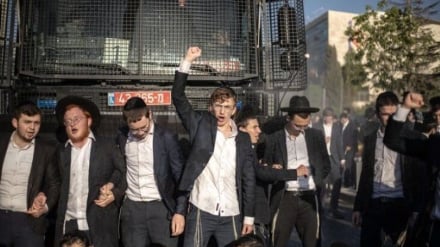 Tolak Wajib Militer, Yahudi Ultra-Ortodoks Kepung Pusat Perekrutan Israel
