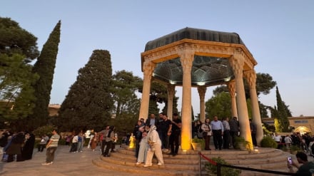 حافظ شیرازی، حلقه پیوند دلدادگان زبان فارسی در وسعتی به گستره گیتی