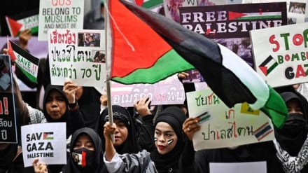 Wathailand waandamana na kukusanyika mbele ya ubalozi wa Israel mjini Bangkok wakiunga mkono Palestina