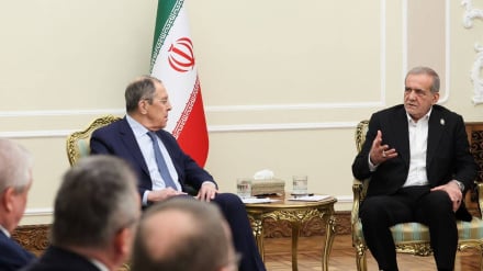 پزشکیان: د ایران او روسیې اړیکې پراخوو