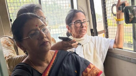 সিইসি'র পদত্যাগের দাবিতে উত্তাল দিল্লি, আটক মমতা-মানিক সরকারসহ বহু নেতা
