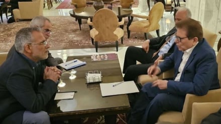 Moskova Toplantısı'nın oturum aralarında İran ve Pakistan heyet başkanları görüştü