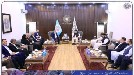 افغانستان او ایران تر ۱۰ میلیارده ډالرو د سوداګرۍ د کچې لوړولو په اړه بحث وکړ